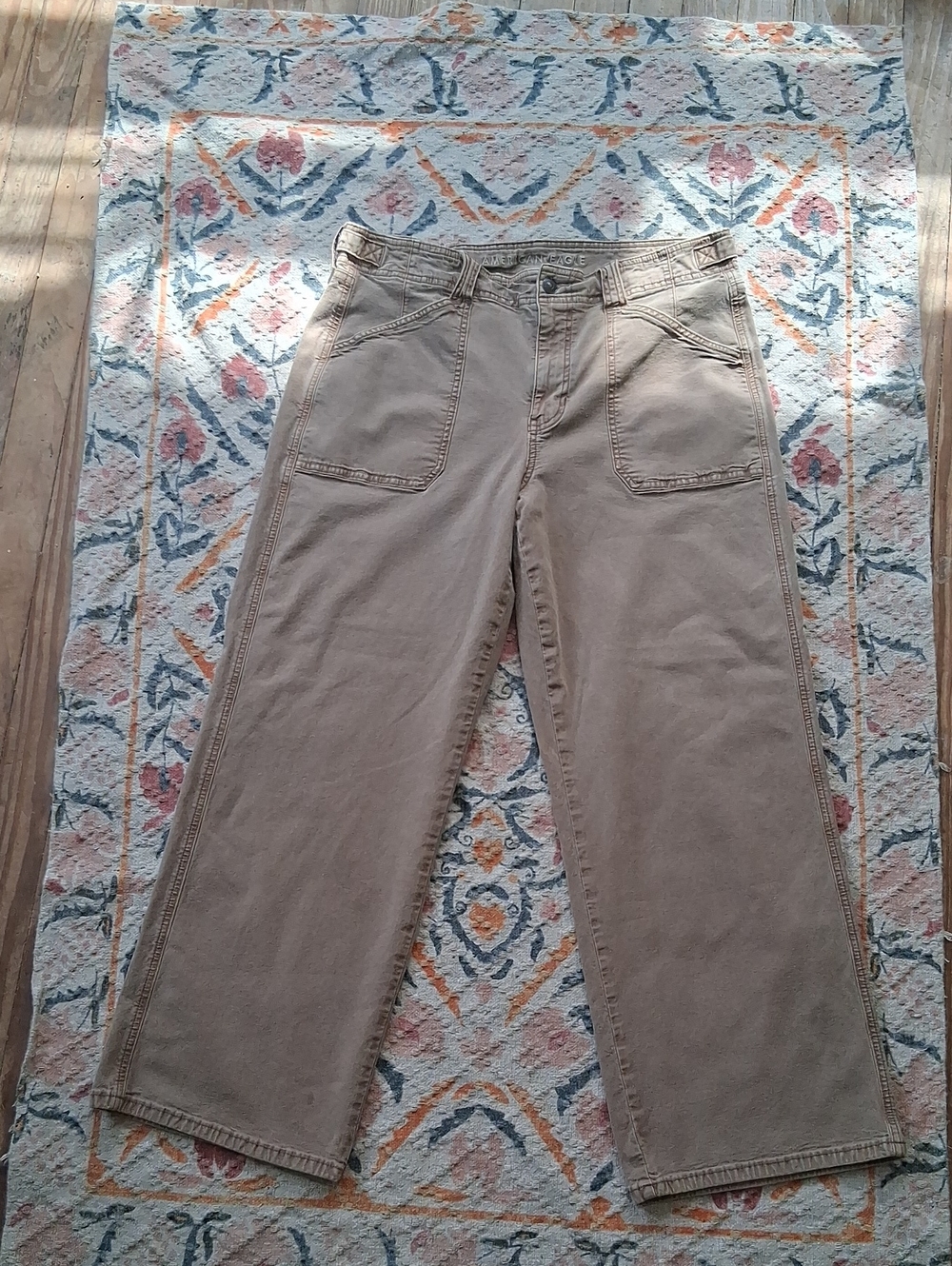Wide-Leg Cropped Jeans in Taupe